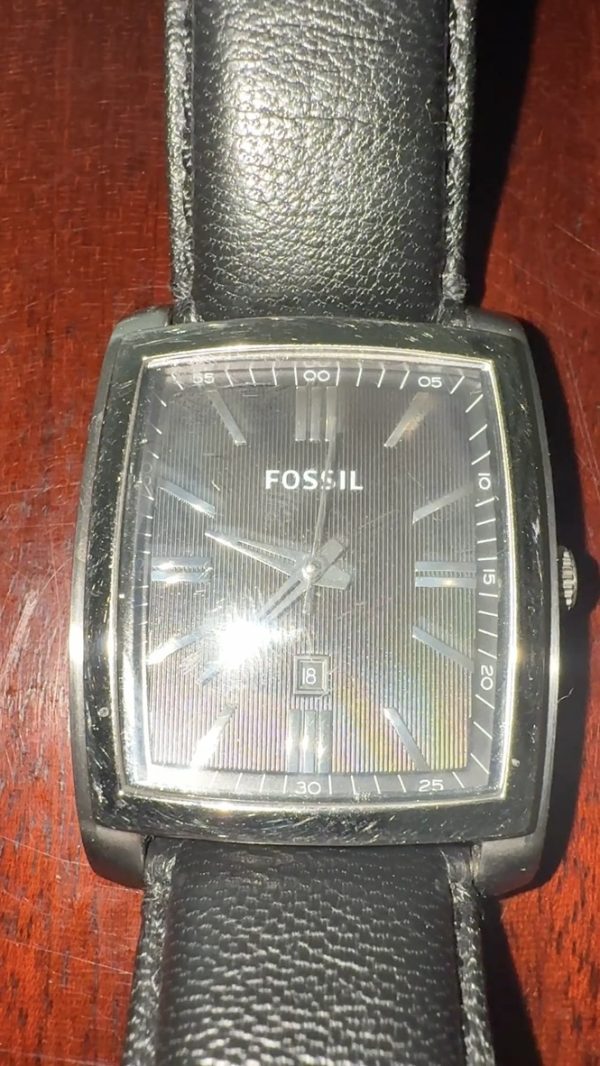 Vintage Men's Fossil Watch – Classic Rectangular Face - Image 3