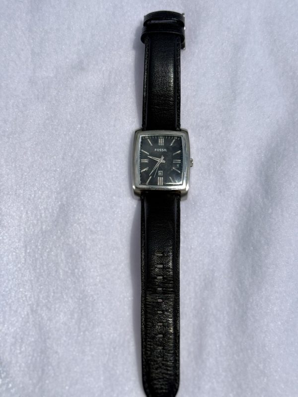 Vintage Men's Fossil Watch – Classic Rectangular Face - Image 2